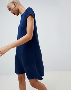 Трикотажное платье с оборкой на подоле и короткими рукавами ASOS DESIGN - Темно-синий