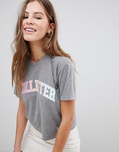 Спортивная укороченная футболка с логотипом и кантом Hollister - Серый