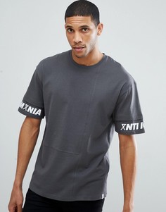 Футболка с заниженной линий плеч и принтом на рукавах Jack &amp; Jones Core - Серый