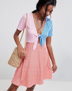 Приталенное платье мини в разноцветную клеточку ASOS DESIGN - Мульти