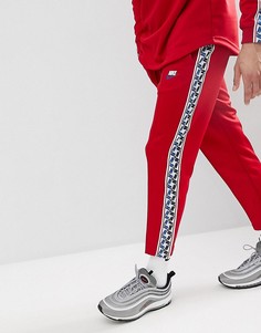 Красные джоггеры классичесого кроя с полосами по бокам Nike AJ2297-687 - Красный