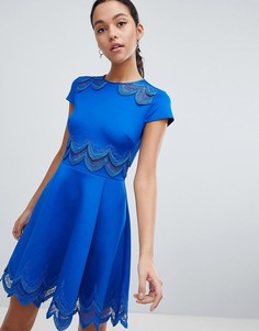 Короткое приталенное платье с вышивкой Ted Baker - Синий