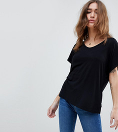 Черная футболка с рукавами летучая мышь ASOS DESIGN Petite - Черный