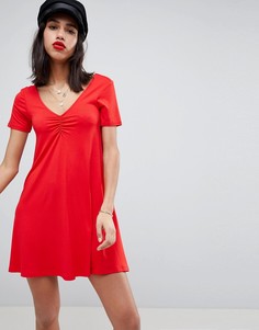 Свободное платье со сборками спереди ASOS DESIGN - Красный