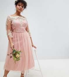 Платье миди для выпускного с рукавами 3/4, кружевом и юбкой из тюля Chi Chi London Plus - Розовый