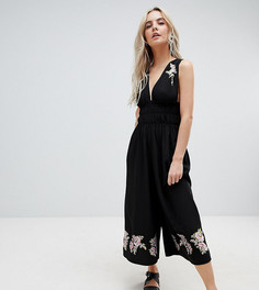 Комбинезон с присборенной талией и глубоким вырезом ASOS DESIGN Petite - Черный