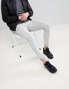 Светло-серые джинсы скинни с эффектом потертости ASOS DESIGN - Серый