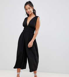 Комбинезон с присборенной талией и глубоким вырезом ASOS DESIGN Petite - Черный