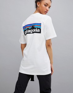 Белая футболка с логотипом на спине Patagonia P-6 - Белый
