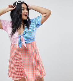Клетчатое короткое приталенное платье колор блок с завязкой ASOS DESIGN Curve - Мульти