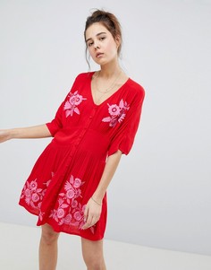 Чайное платье мини с пуговицами и вышивкой ASOS - Красный