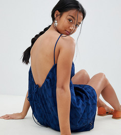 Сарафан мини с вышивкой ришелье и глубоким вырезом на спине ASOS PETITE - Темно-синий