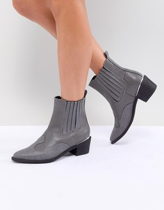Ботинки на каблуке в стиле вестерн Missguided - Серый