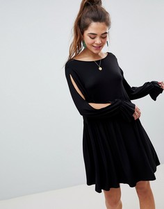 Свободное платье с V-образным вырезом на спине и разрезами на рукавах ASOS DESIGN - Черный