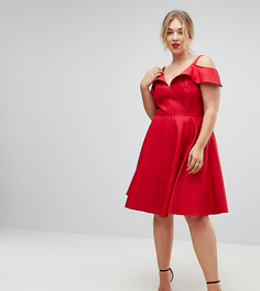 Приталенное платье миди с открытыми плечами Chi Chi London Plus - Красный