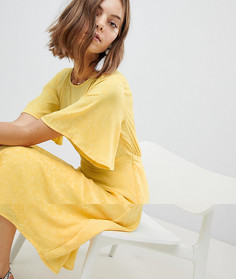 Короткое приталенное платье с оборками Vero Moda - Желтый