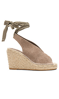 Танкетка interrelated - Seychelles