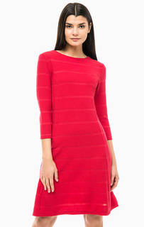 Красное трикотажное платье с расклешенной юбкой S.Oliver
