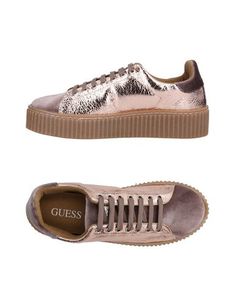 Низкие кеды и кроссовки Guess