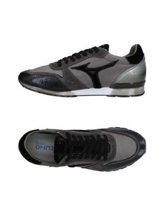 Низкие кеды и кроссовки Mizuno