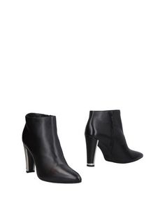 Полусапоги и высокие ботинки Stuart Weitzman