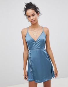 Атласное платье с запахом Glamorous - Синий