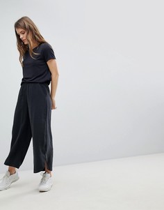 Укороченные брюки с широкими штанинами Weekday - Черный