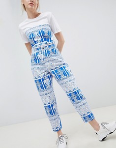 Джинсы бойфренда с принтом ASOS DESIGN - Мульти