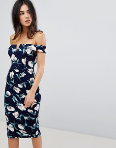 Платье-футляр с цветочным принтом, открытыми плечами и V-образным вырезом AX Paris - Темно-синий