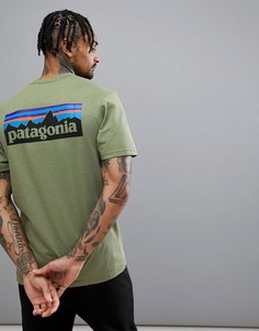 Зеленая футболка с логотипом на спине Patagonia P-6 - Зеленый