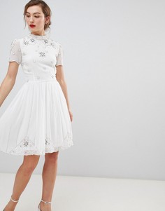 Короткое приталенное платье с высоким воротом и отделкой Frock &amp; Frill - Белый
