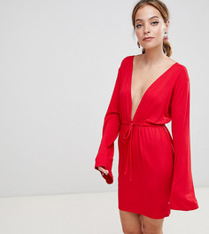 Платье с глубоким вырезом и шнурком на талии Boohoo Petite - Красный