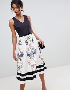 Платье с V-образным вырезом и расклешенной юбкой Ted Baker High Grove - Белый