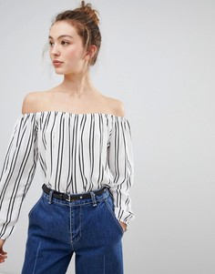 Топ в полоску с открытыми плечами QED London - Белый