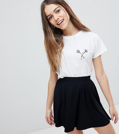 Футболка с цветочным принтом ASOS DESIGN Petite - Белый