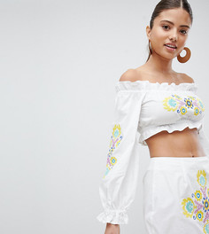 Топ с открытыми плечами и цветочной вышивкой PrettyLittleThing - Белый