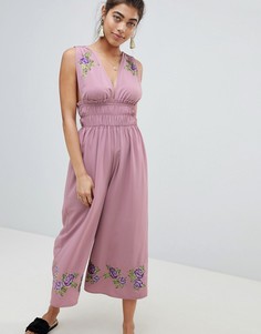 Комбинезон с глубоким вырезом, присборенной талией и вышивкой ASOS DESIGN - Красный