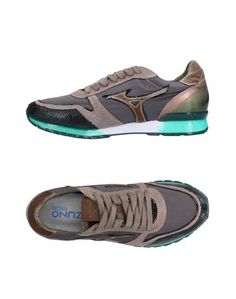Низкие кеды и кроссовки Mizuno