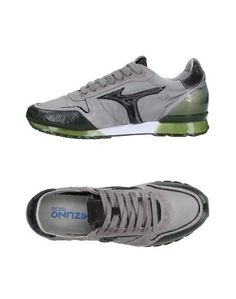 Низкие кеды и кроссовки Mizuno