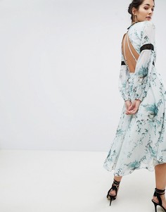 Приталенное платье с цветочным принтом и открытой спиной Hope &amp; Ivy - Белый
