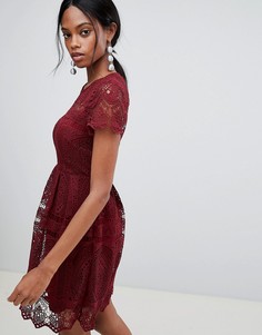Кружевное приталенное платье с открытой спиной Liquorish - Красный