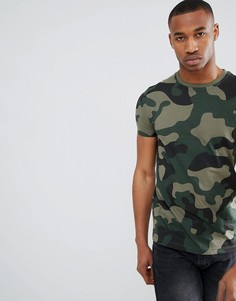 Футболка со сплошным камуфляжным принтом ASOS DESIGN - Зеленый
