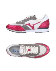 Низкие кеды и кроссовки Mizuno