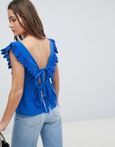 Топ с глубоким вырезом, баской и открытой спиной с завязкой ASOS DESIGN - Синий