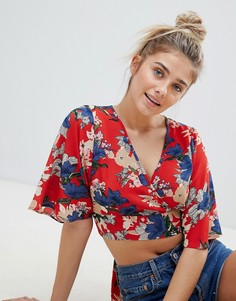 Кроп-топ с цветочным принтом и запахом PrettyLittleThing - Красный