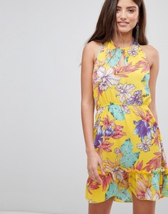 Короткое приталенное платье с цветочным принтом и завязкой на шее PrettyLittleThing - Желтый
