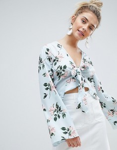 Укороченная блузка с цветочным принтом и завязкой PrettyLittleThing - Синий