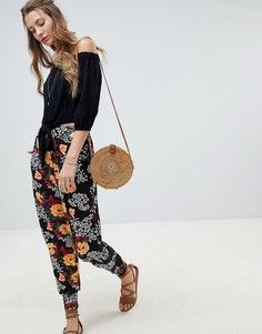 Гаремные брюки с цветочным принтом ASOS DESIGN - Зеленый