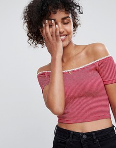 Кроп-топ в фактурную полоску с кружевной отделкой и открытыми плечами ASOS DESIGN - Красный