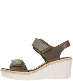 Босоножки на танкетке цвета хаки Clarks